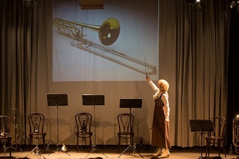 Keistuolių teatre - profesionalių muzikantų pamokos vaikams.
